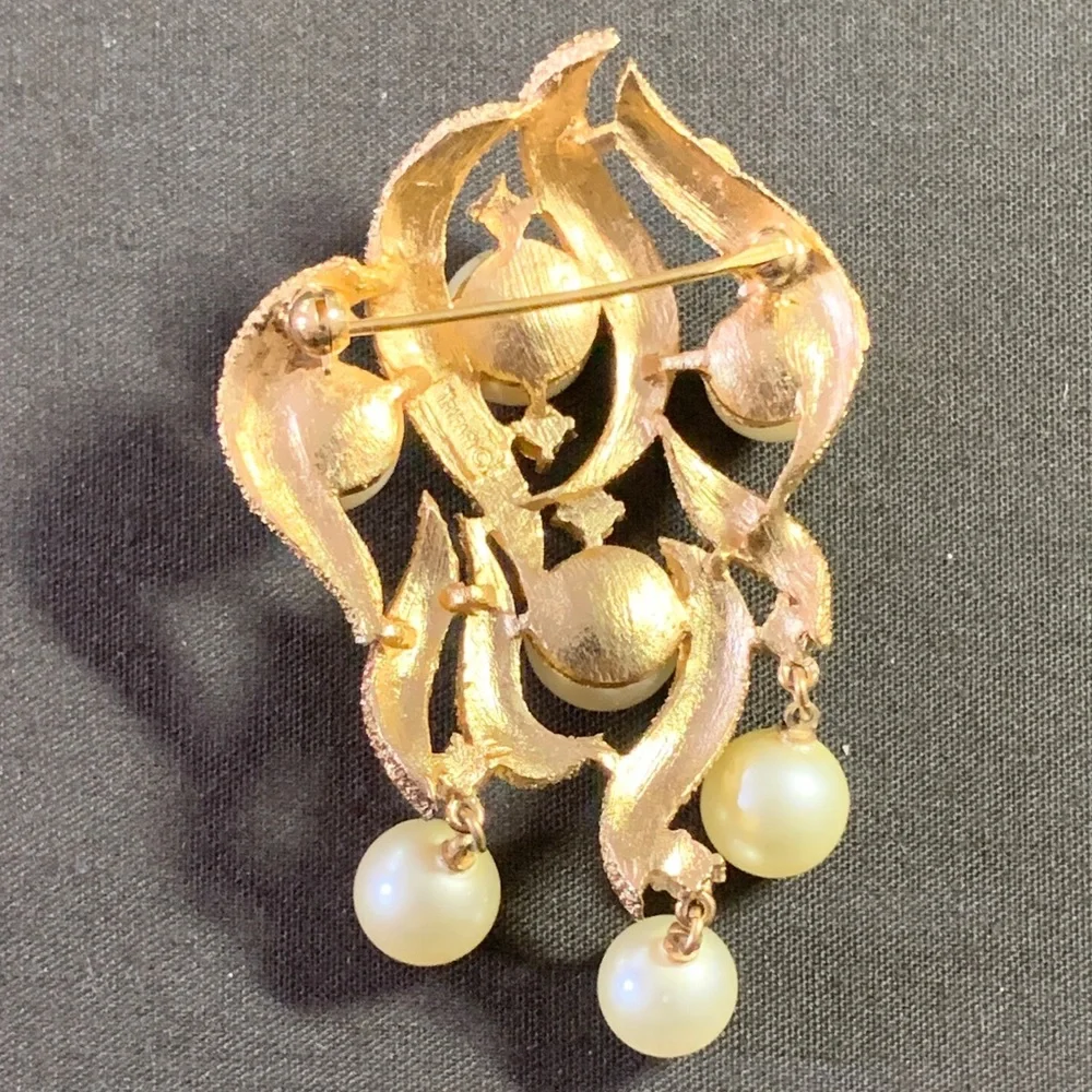 Trifari Vintage Brooch Pin with Pearls